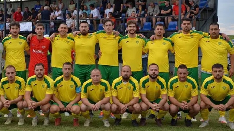 Patrik sa svojom nogometnom momčadi